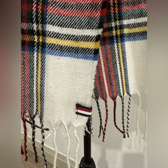 Tommy Hilfiger Plaid Fringe Scarf in Red, Blue, and White One Size Unisex - Picture 4 of 4